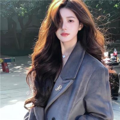与一位女士合影
